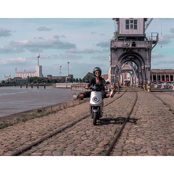 NIU NIU MQi+ Sport 45 km/h Standard Range Silver