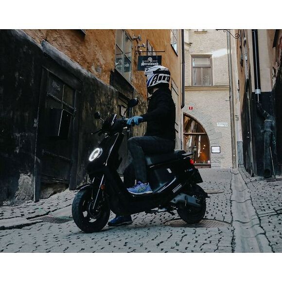 NIU NIU MQi+ Sport 45 km/h Standard Range Svart