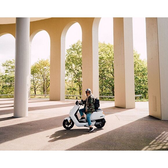 NIU NIU NQi Sport X 45 km/h Standard Range Vit